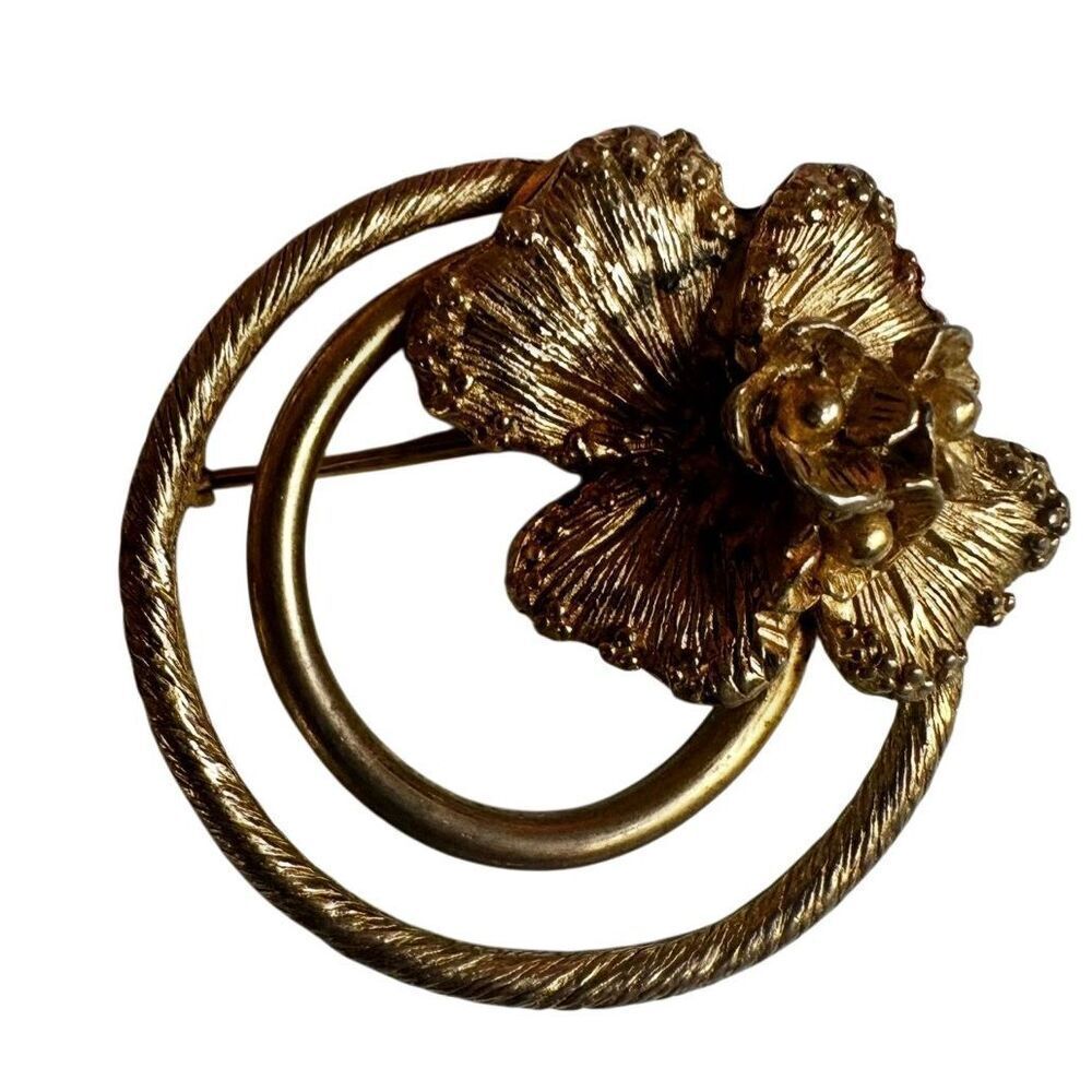 Hilco Vintage Gold Tone Floral Circle Brooch
